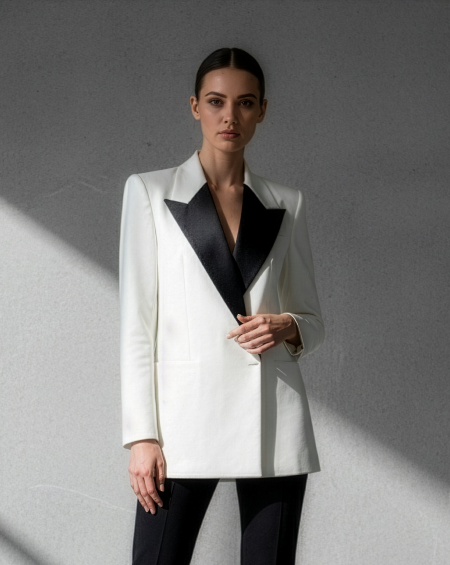 LUXE White Black Accent Collar Blazer