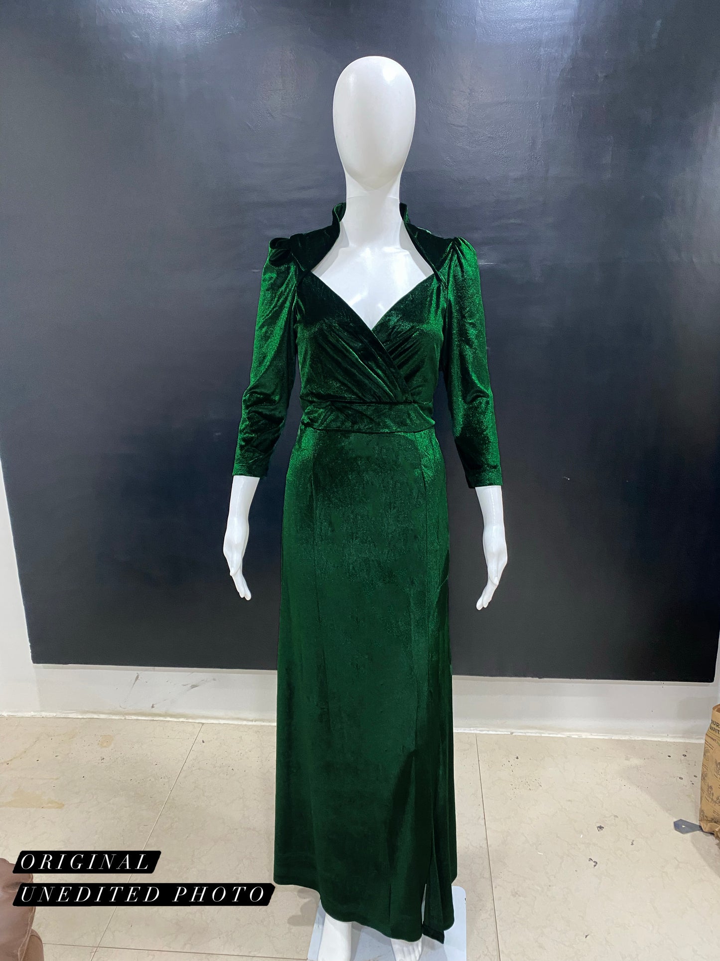 Emerald Vintage Neck Velvet Dress