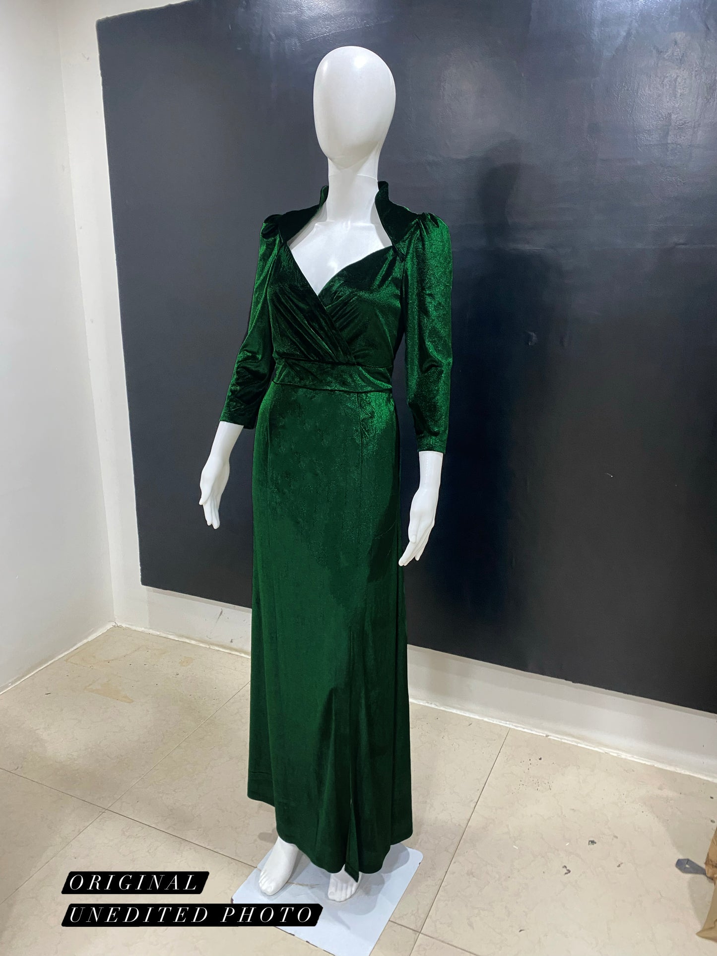 Emerald Vintage Neck Velvet Dress
