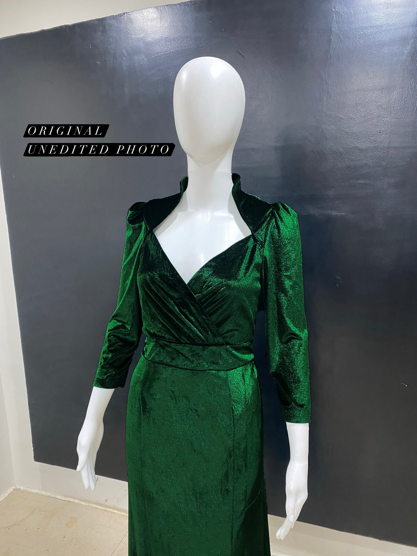 Emerald Vintage Neck Velvet Dress
